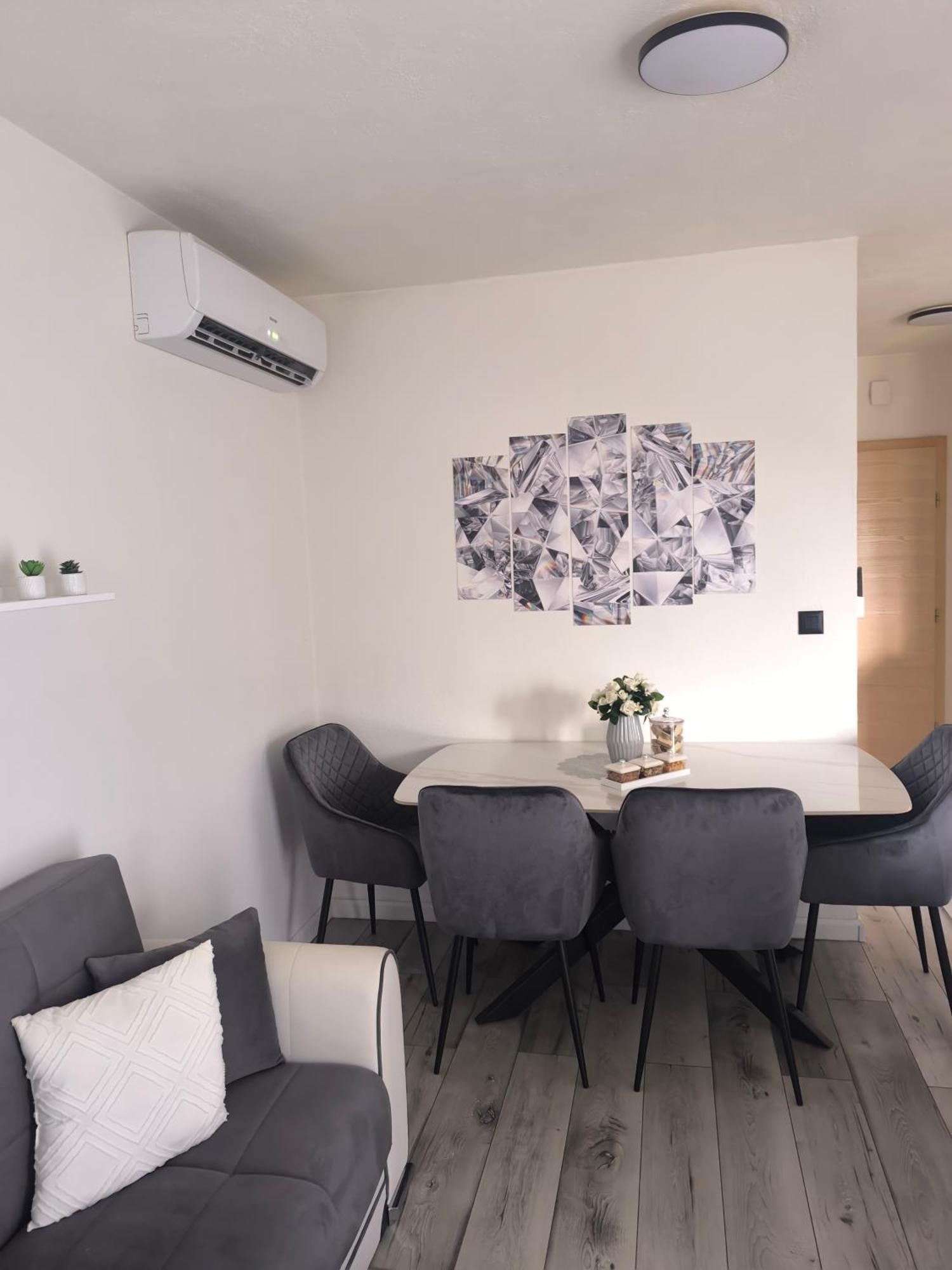 Apartman Rex Svinisce Екстер'єр фото